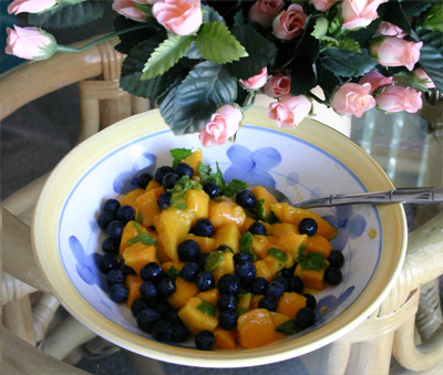 mango blueberry mint easy fast raw dish